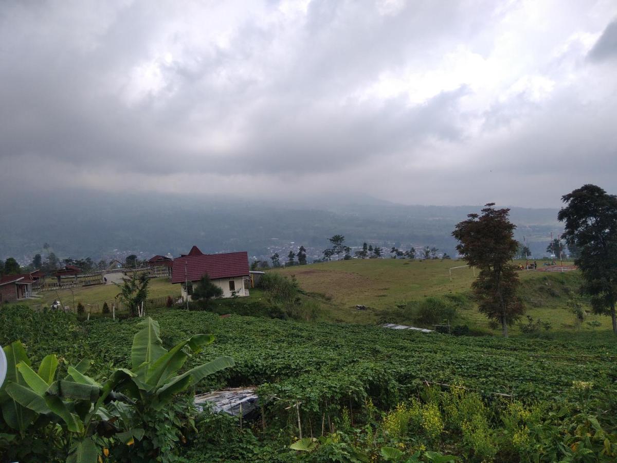Rr Homestay Seroja Garung Bagian luar foto