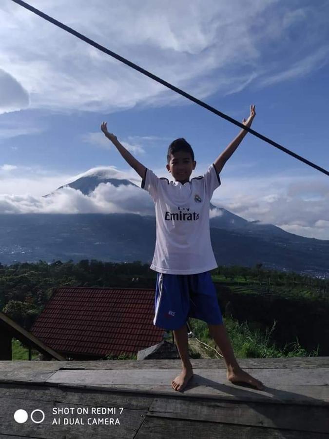 Rr Homestay Seroja Garung Bagian luar foto