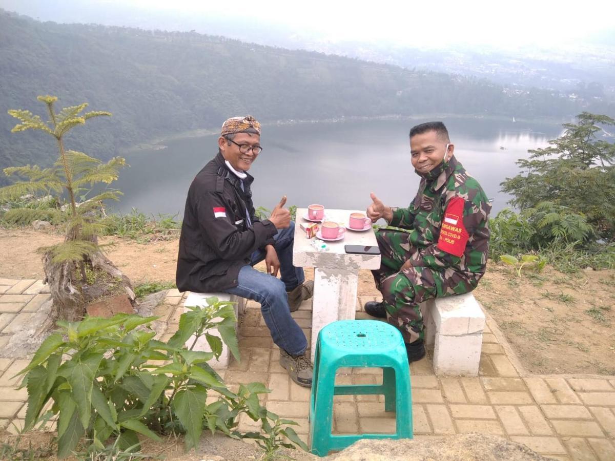 Rr Homestay Seroja Garung Bagian luar foto