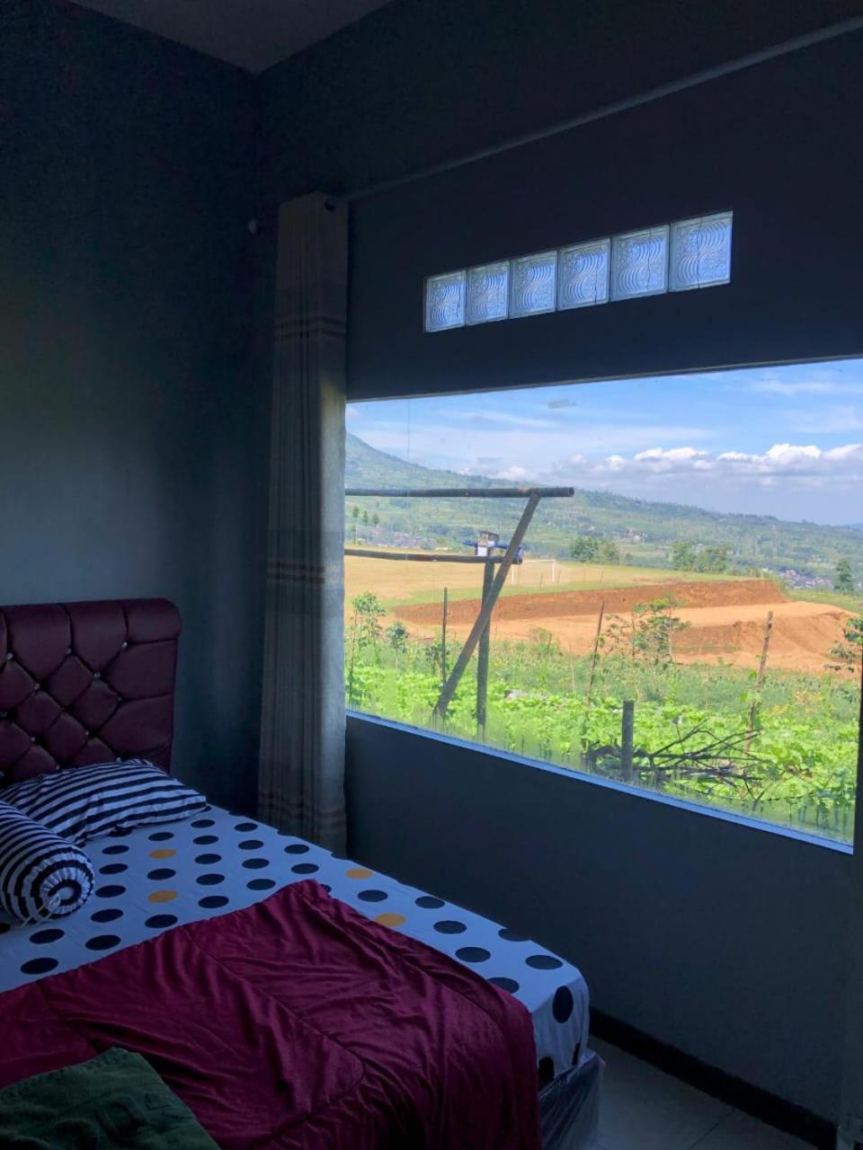 Rr Homestay Seroja Garung Bagian luar foto