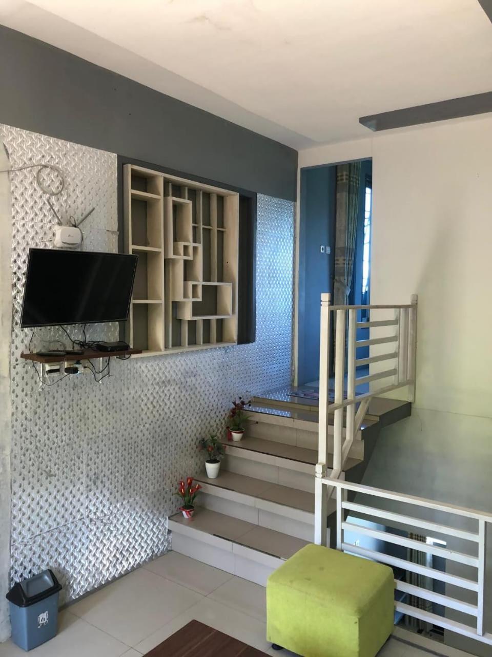 Rr Homestay Seroja Garung Bagian luar foto